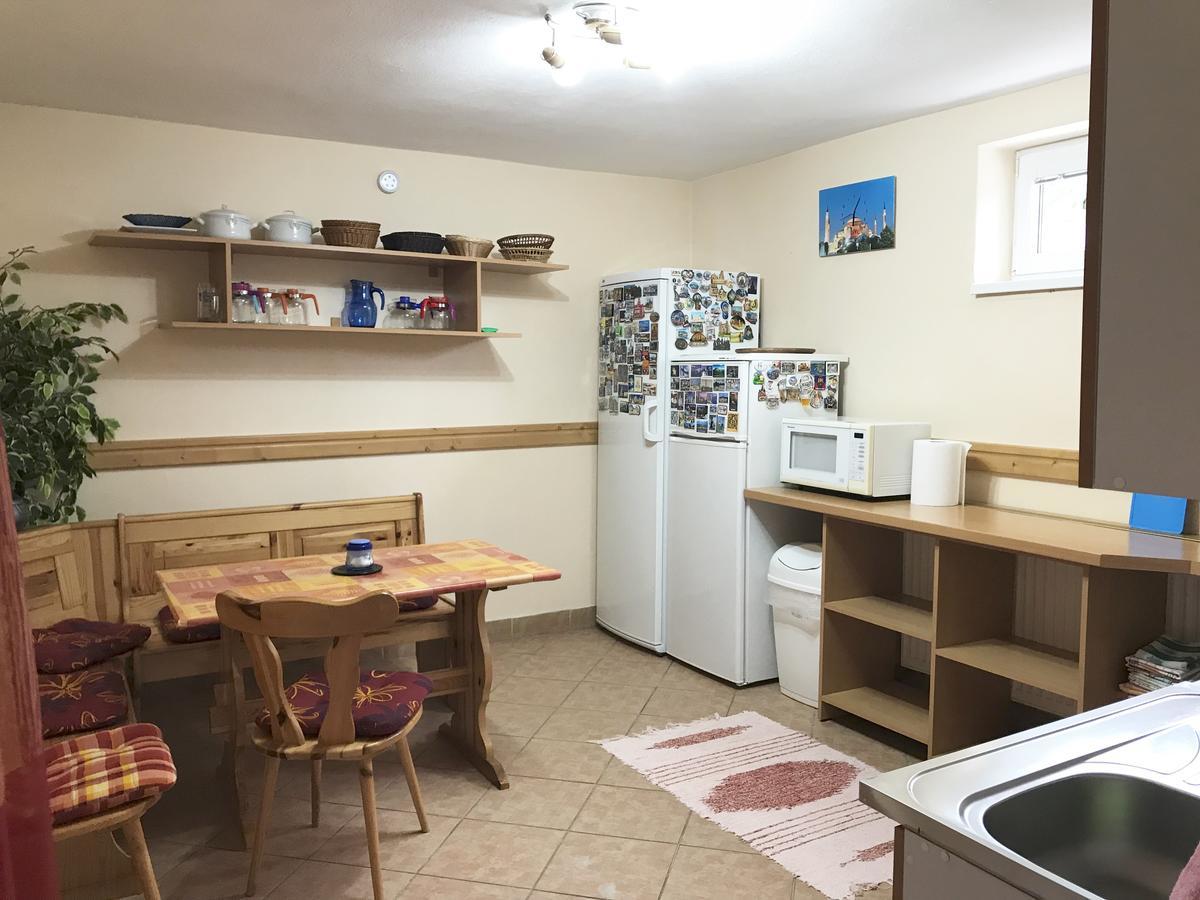 Sunnystreet Guesthouse Стара-Лесна Экстерьер фото