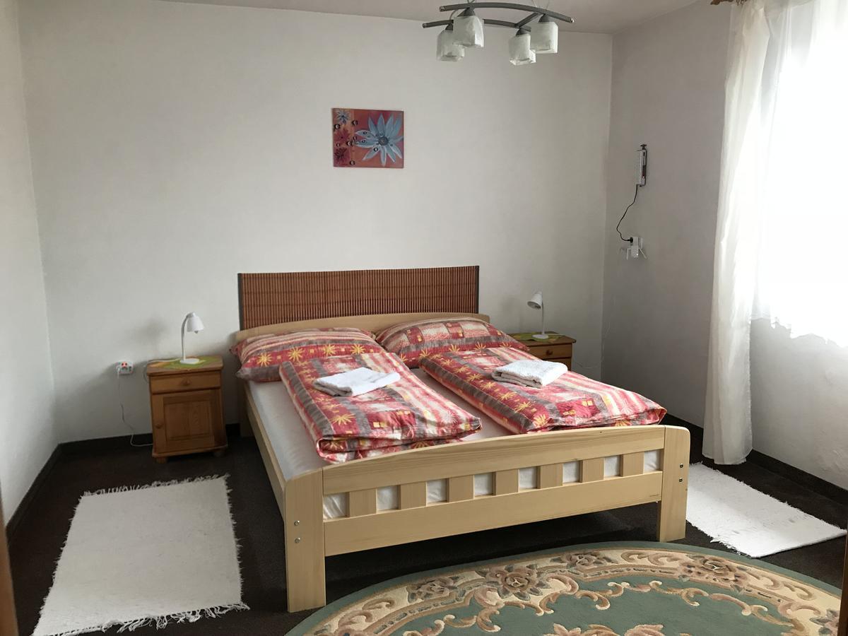 Sunnystreet Guesthouse Стара-Лесна Экстерьер фото