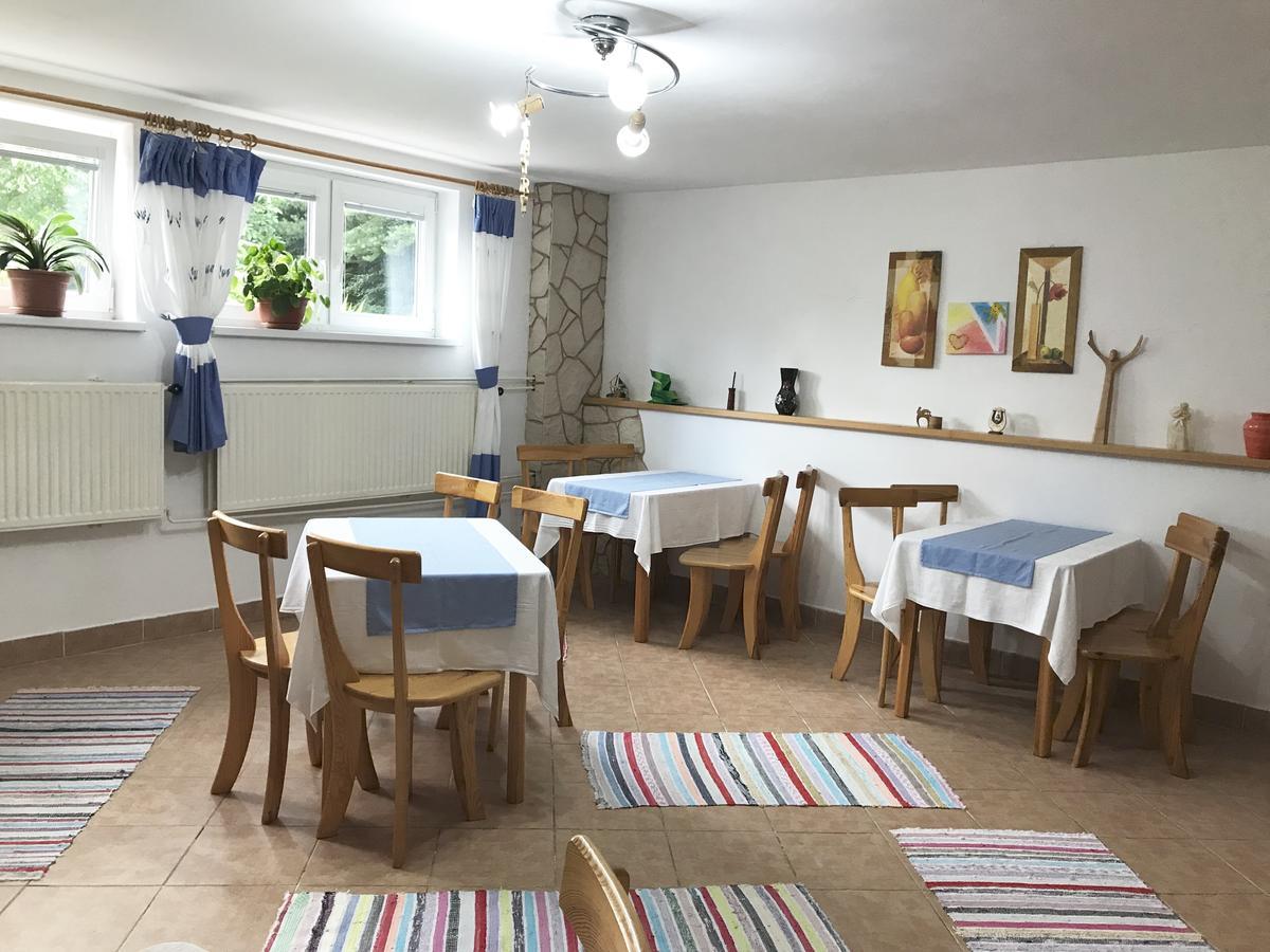 Sunnystreet Guesthouse Стара-Лесна Экстерьер фото